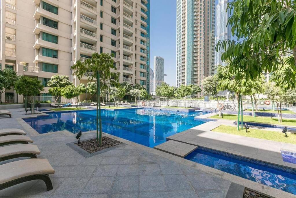 Luxury Burj Khalifa View - Mins Walking Dubai Mall Apartment Exterior photo